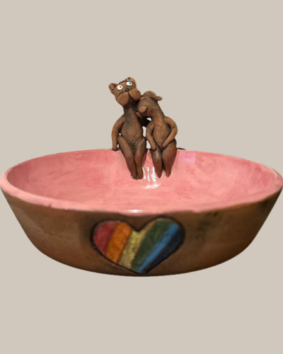 Keramikschale mit inniger Liebesszene